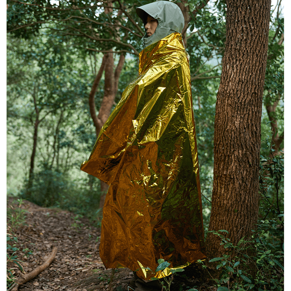 Outdoor multifunctional emergency blanket