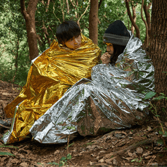 Outdoor multifunctional emergency blanket
